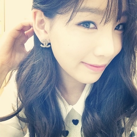 taeyeon-earrings-from-kim-bum-soo